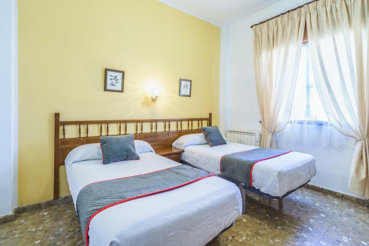 Hotel Restaurante Moya Монестерио Екстериор снимка