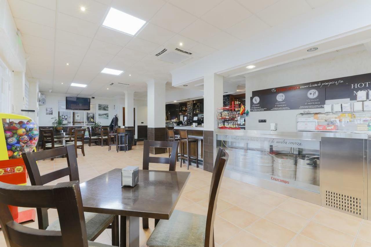 Hotel Restaurante Moya Монестерио Екстериор снимка