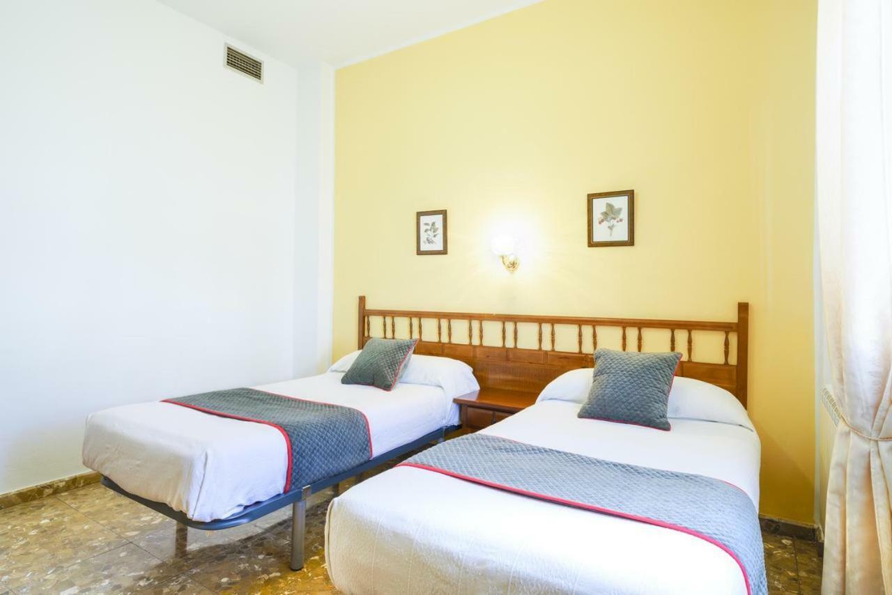 Hotel Restaurante Moya Монестерио Екстериор снимка