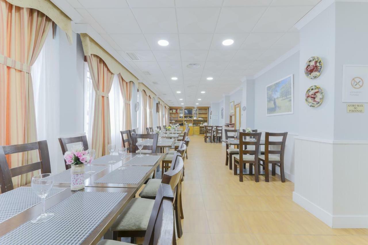 Hotel Restaurante Moya Монестерио Екстериор снимка