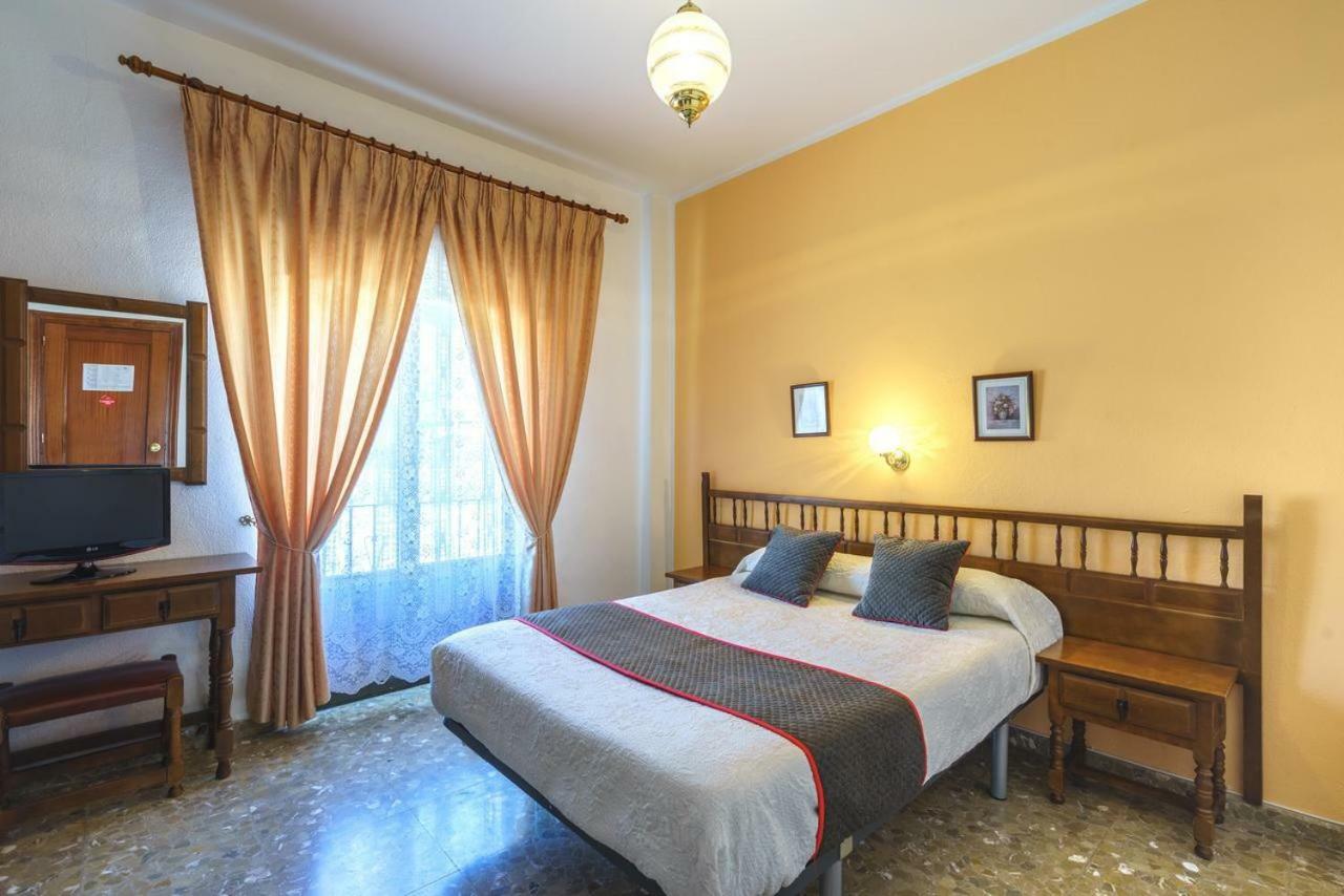 Hotel Restaurante Moya Монестерио Екстериор снимка